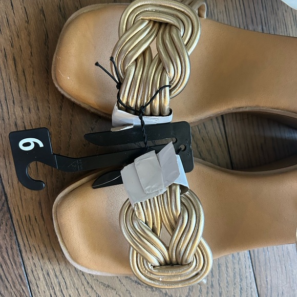 NWT! Time and Tru Women's Mid-Heel Gold Knot Wedge Sandals Size 9 - Picture 9 of 13